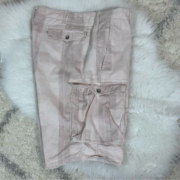 Levi's Pink Cargo Shorts Classic Style - Picture 8 of 8